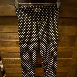 ONZIE HOT YOGA LEGGINGS. BLACK and WHITE POLKA DOT. SIZE XS